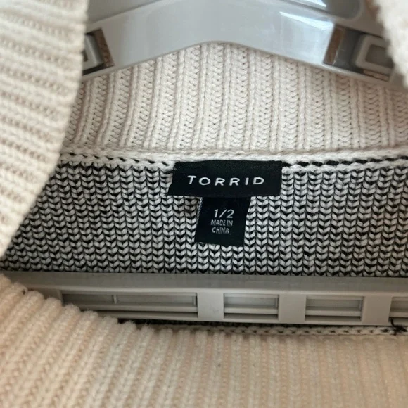 Torrid Womens Winter/Christmas Cowl Neck
Sweater with Reindeer 

Size 1/2 - Picture 5 of 7